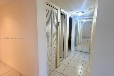 Condominio en alquiler en Miami, Florida, 2 dormitorios, 89.65 m2 № 1975942 - foto 9