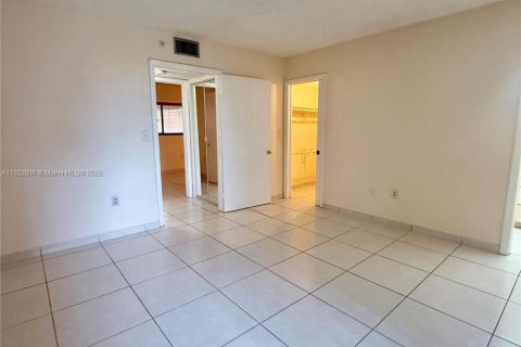 Condominio en alquiler en Miami, Florida, 2 dormitorios, 89.65 m2 № 1975942 - foto 13