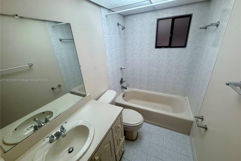 Condominio en alquiler en Miami, Florida, 2 dormitorios, 89.65 m2 № 1975942 - foto 24