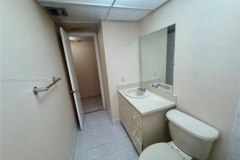 Condominio en alquiler en Miami, Florida, 2 dormitorios, 89.65 m2 № 1975942 - foto 26