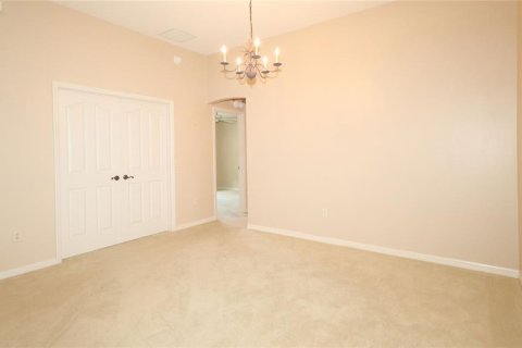 House in The Villages, Florida 2 bedrooms, 140.84 sq.m. № 1898644 - photo 6