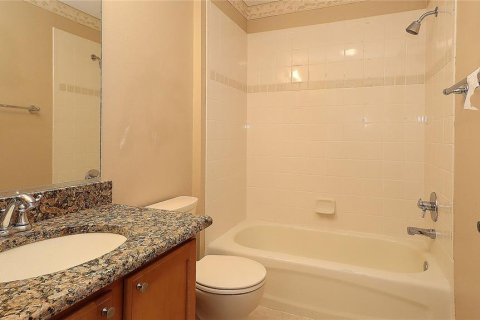 House in The Villages, Florida 2 bedrooms, 140.84 sq.m. № 1898644 - photo 17