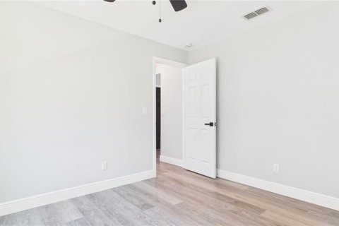 House in Tampa, Florida 4 bedrooms, 151.99 sq.m. № 2217545 - photo 28