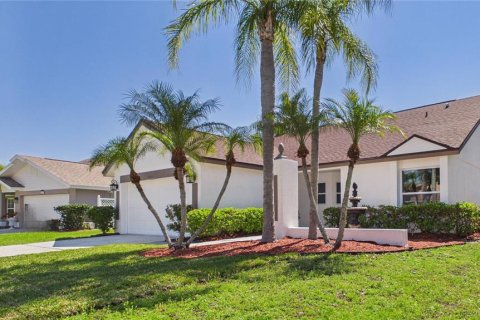 House in Tampa, Florida 4 bedrooms, 151.99 sq.m. № 2217545 - photo 4