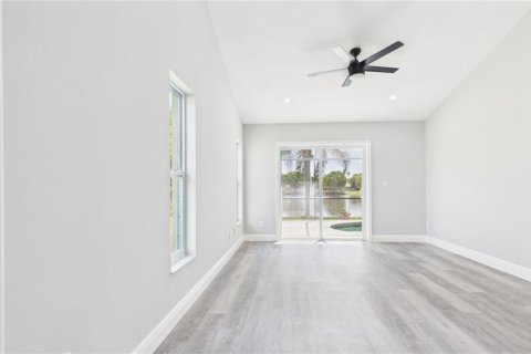 House in Tampa, Florida 4 bedrooms, 151.99 sq.m. № 2217545 - photo 21