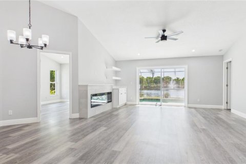 House in Tampa, Florida 4 bedrooms, 151.99 sq.m. № 2217545 - photo 13