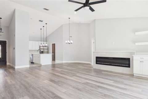 House in Tampa, Florida 4 bedrooms, 151.99 sq.m. № 2217545 - photo 10