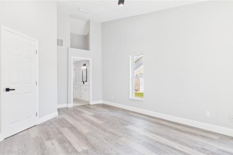 House in Tampa, Florida 4 bedrooms, 151.99 sq.m. № 2217545 - photo 24