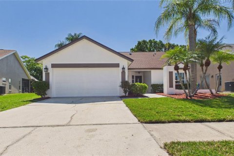 House in Tampa, Florida 4 bedrooms, 151.99 sq.m. № 2217545 - photo 8