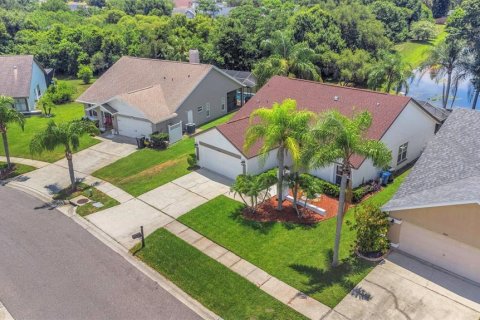 House in Tampa, Florida 4 bedrooms, 151.99 sq.m. № 2217545 - photo 6