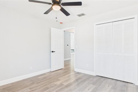 House in Tampa, Florida 4 bedrooms, 151.99 sq.m. № 2217545 - photo 27