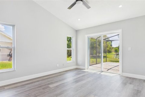 House in Tampa, Florida 4 bedrooms, 151.99 sq.m. № 2217545 - photo 23