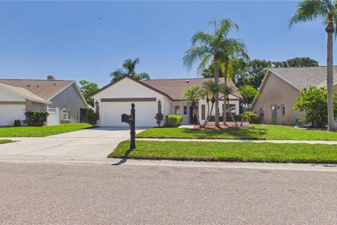House in Tampa, Florida 4 bedrooms, 151.99 sq.m. № 2217545 - photo 5
