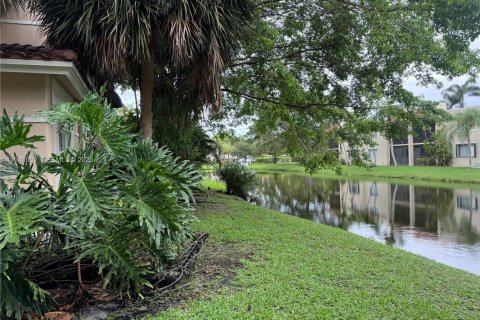 Townhouse in Weston, Florida 3 bedrooms, 127.09 sq.m. № 2003230 - photo 3