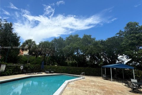 Townhouse in Weston, Florida 3 bedrooms, 127.09 sq.m. № 2003230 - photo 14