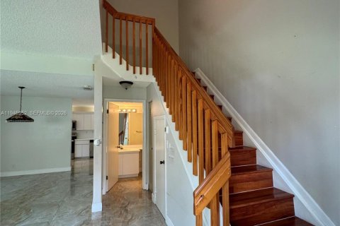 Townhouse in Weston, Florida 3 bedrooms, 127.09 sq.m. № 2003230 - photo 8