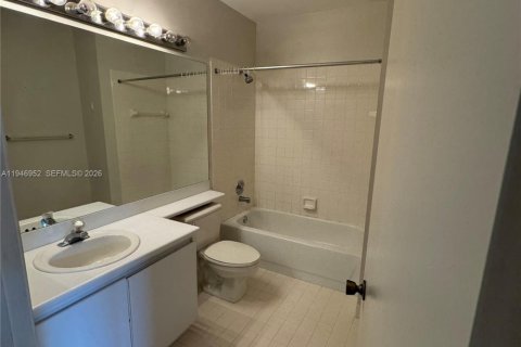 Townhouse in Weston, Florida 3 bedrooms, 127.09 sq.m. № 2003230 - photo 13