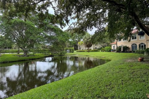 Townhouse in Weston, Florida 3 bedrooms, 127.09 sq.m. № 2003230 - photo 2