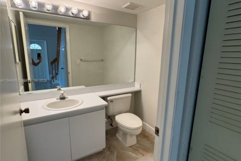 Townhouse in Weston, Florida 3 bedrooms, 127.09 sq.m. № 2003230 - photo 7