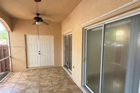 Townhouse in Weston, Florida 3 bedrooms, 127.09 sq.m. № 2003230 - photo 6