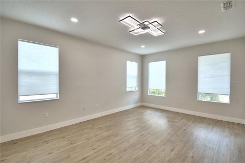 House in Kissimmee, Florida 5 bedrooms, 284.93 sq.m. № 1791247 - photo 5