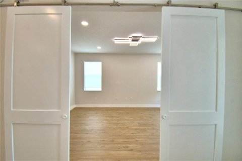 House in Kissimmee, Florida 5 bedrooms, 284.93 sq.m. № 1791247 - photo 4