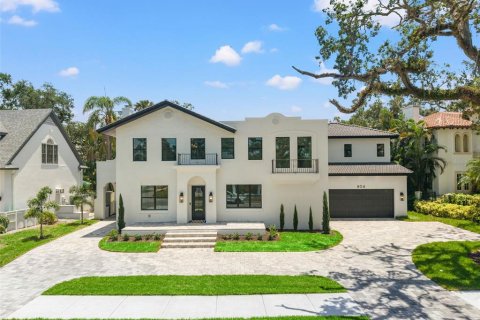 House in Tampa, Florida 7 bedrooms, 594.39 sq.m. № 1850239 - photo 1
