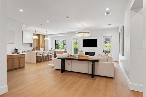 House in Tampa, Florida 7 bedrooms, 594.39 sq.m. № 1850239 - photo 16