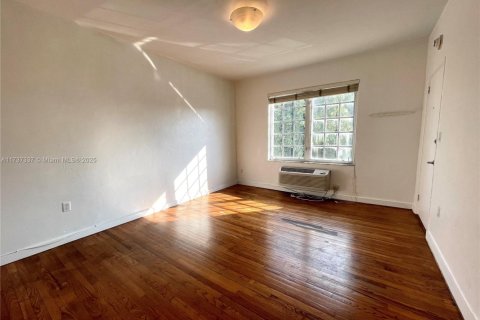 Condominio en venta en Miami Beach, Florida, 41.43 m2 № 1486335 - foto 2