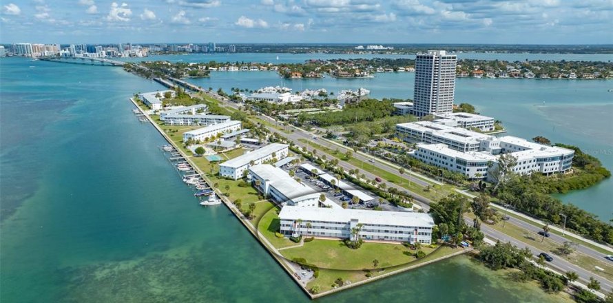Condominio en Sarasota, Florida, 2 dormitorios  № 2142335