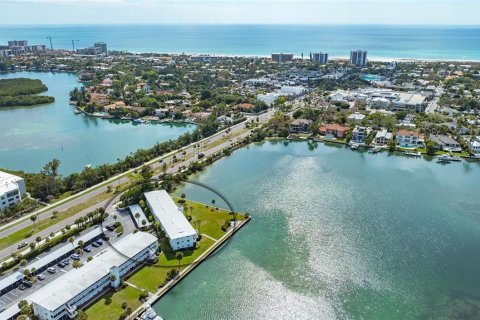 Condominio en venta en Sarasota, Florida, 2 dormitorios, 75.81 m2 № 2142335 - foto 3