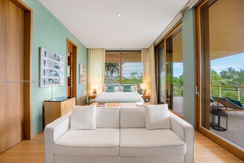 House in Miami Beach, Florida 6 bedrooms, 1001.21 sq.m. № 2013321 - photo 23