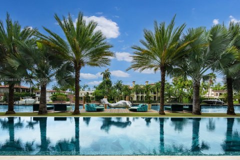 House in Miami Beach, Florida 6 bedrooms, 1001.21 sq.m. № 2013321 - photo 5