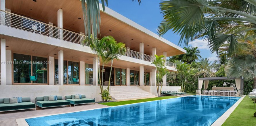 House in Miami Beach, Florida 6 bedrooms, 1001.21 sq.m. № 2013321