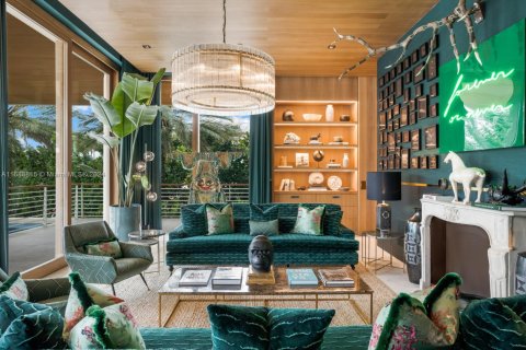 House in Miami Beach, Florida 6 bedrooms, 1001.21 sq.m. № 2013321 - photo 9