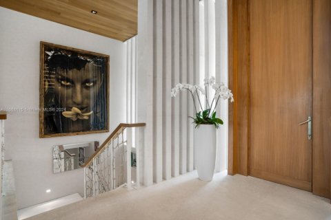 House in Miami Beach, Florida 6 bedrooms, 1001.21 sq.m. № 2013321 - photo 28
