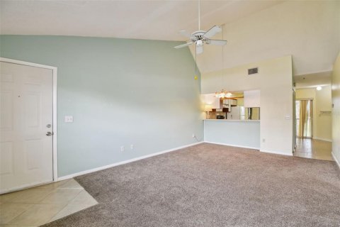 Condo in New Port Richey, Florida, 2 bedrooms  № 1853791 - photo 6