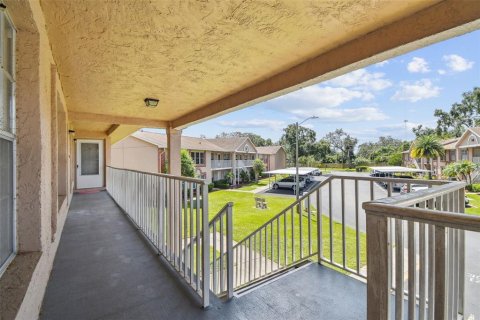 Condo in New Port Richey, Florida, 2 bedrooms  № 1853791 - photo 3
