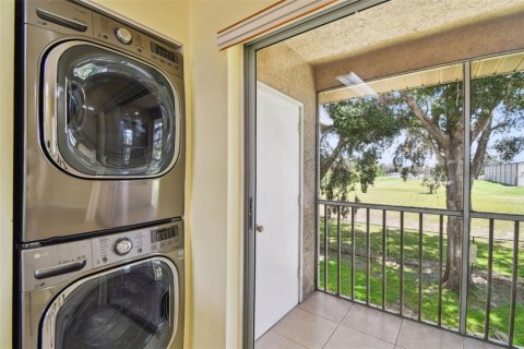 Condo in New Port Richey, Florida, 2 bedrooms  № 1853791 - photo 12