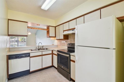 Condo in New Port Richey, Florida, 2 bedrooms  № 1853791 - photo 11