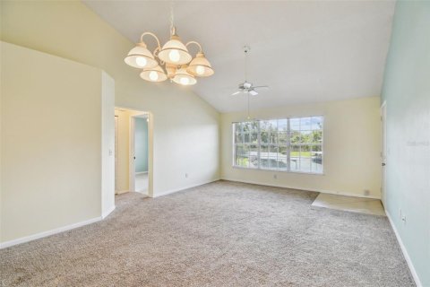 Condo in New Port Richey, Florida, 2 bedrooms  № 1853791 - photo 9