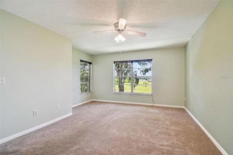 Condo in New Port Richey, Florida, 2 bedrooms  № 1853791 - photo 15