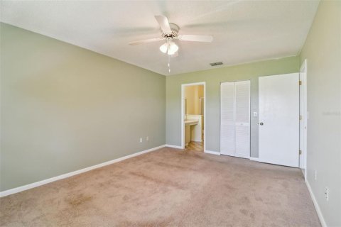 Condo in New Port Richey, Florida, 2 bedrooms  № 1853791 - photo 17