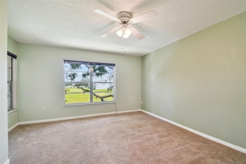 Condo in New Port Richey, Florida, 2 bedrooms  № 1853791 - photo 14