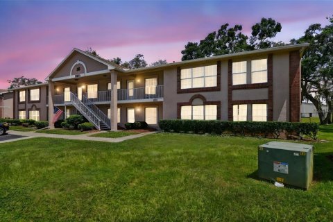 Condo in New Port Richey, Florida, 2 bedrooms  № 1853791 - photo 1