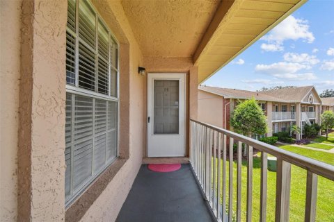 Condo in New Port Richey, Florida, 2 bedrooms  № 1853791 - photo 4