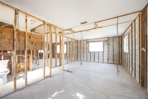 House in Saint Petersburg, Florida 3 bedrooms, 102.56 sq.m. № 1841950 - photo 14