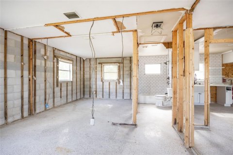 House in Saint Petersburg, Florida 3 bedrooms, 102.56 sq.m. № 1841950 - photo 13