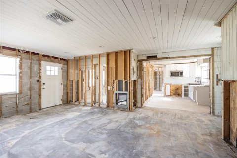 House in Saint Petersburg, Florida 3 bedrooms, 102.56 sq.m. № 1841950 - photo 7