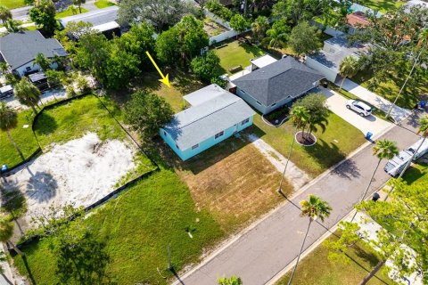 House in Saint Petersburg, Florida 3 bedrooms, 102.56 sq.m. № 1841950 - photo 1